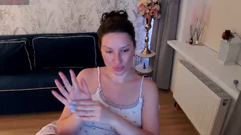 Snapshot of heaven_chloe chatting on August 2026 09:50:01 PM Heaven girl online show from August 2026 09:50:01 PM