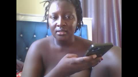 Snapshot of heavy_ebonny chatting on December 2025 06:19:01 AM linah online show from December 2025 06:19:01 AM