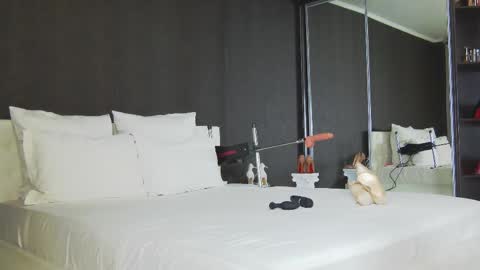 Helen online show from November 2025 05:52:01 PM