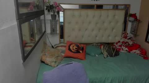 heiker_ online show from November 2025 03:04:01 AM