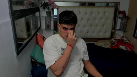 heiker_ online show from December 2025 02:39:02 AM