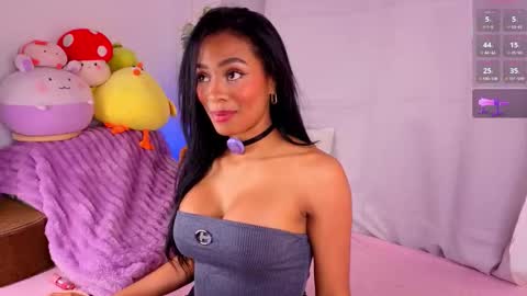 Snapshot of heily_fox chatting on November 2025 04:00:01 AM HEILY online show from November 2025 04:00:01 AM