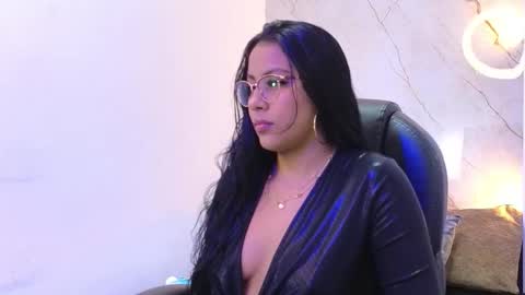 Heilyn  online show from February 2026 03:27:01 AM