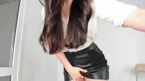 Hi I am Helen online show from December 2025 02:06:02 AM