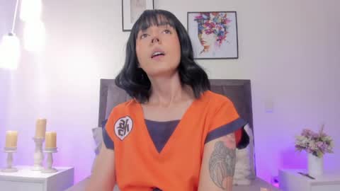 Snapshot of helen_mooree chatting on May 2026 01:05:01 PM Helen online show from May 2026 01:05:01 PM