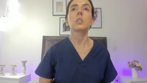 Snapshot of helen_mooree chatting on July 2026 02:23:02 PM Helen online show from July 2026 02:23:02 PM