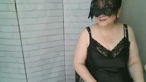 Snapshot of helen_xi chatting on April 2026 05:21:02 AM Helen online show from April 2026 05:21:02 AM
