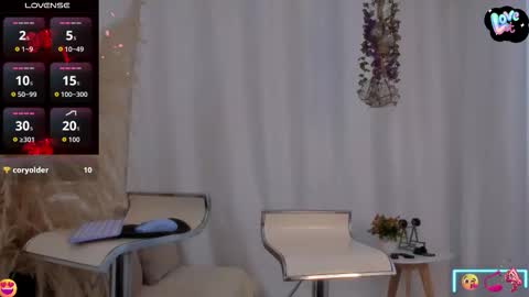 Snapshot of helena_fits chatting on November 2025 07:59:01 PM Helena Fits online show from November 2025 07:59:01 PM