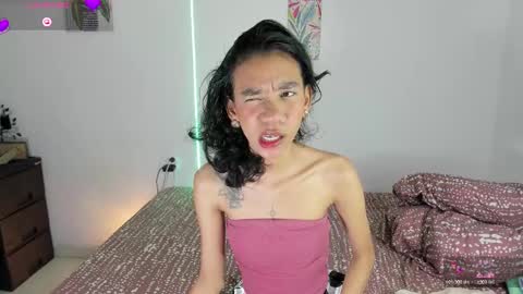 Snapshot of helenebird chatting on January 2026 02:14:01 AM online show from January 2026 02:14:01 AM