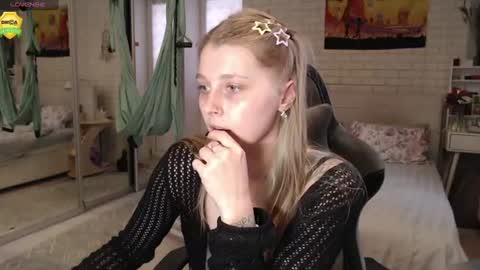 Snapshot of helenundersin chatting on June 2026 03:51:01 PM Helen online show from June 2026 03:51:01 PM