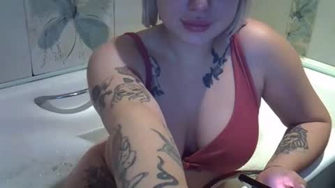 helga_now online show from November 2025 10:56:02 PM