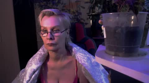 Snapshot of helgahimmele chatting on May 2026 03:26:01 AM Helga online show from May 2026 03:26:01 AM