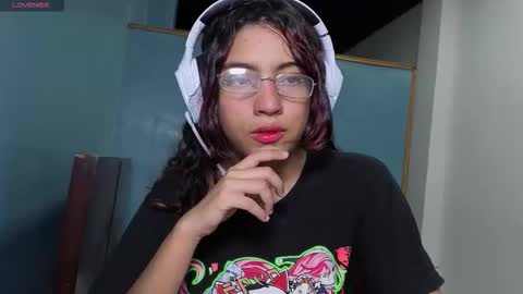 Snapshot of helia_n_amy chatting on November 2025 01:49:02 AM Helia Transfem and Amy online show from November 2025 01:49:02 AM