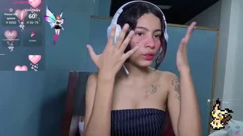 Snapshot of helia_n_amy chatting on November 2025 09:47:01 PM Helia Transfem and Amy online show from November 2025 09:47:01 PM