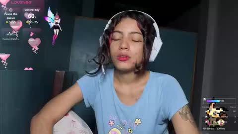 Snapshot of helia_n_amy chatting on November 2025 09:53:02 AM Helia Transfem and Amy online show from November 2025 09:53:02 AM