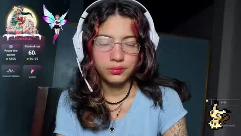 Snapshot of helia_n_amy chatting on November 2025 07:05:02 AM Helia Transfem and Amy online show from November 2025 07:05:02 AM