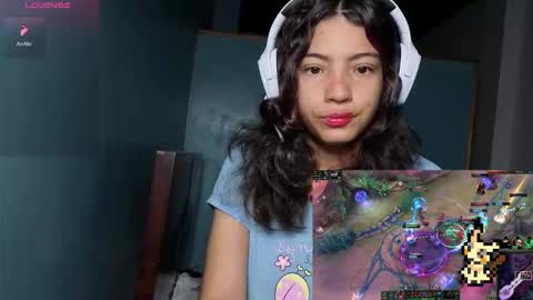 Snapshot of helia_n_amy chatting on November 2025 11:49:01 AM Helia Transfem and Amy online show from November 2025 11:49:01 AM