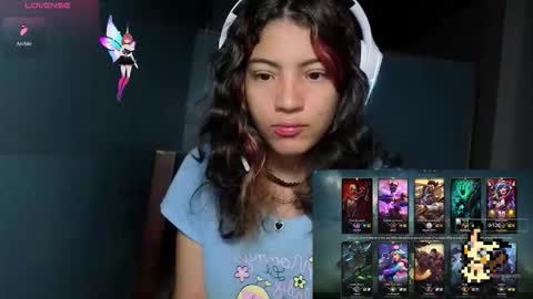 Snapshot of helia_n_amy chatting on November 2025 01:44:01 AM Helia Transfem and Amy online show from November 2025 01:44:01 AM