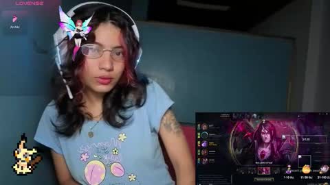 Snapshot of helia_n_amy chatting on November 2025 11:32:02 AM Helia Transfem and Amy online show from November 2025 11:32:02 AM