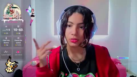 Snapshot of helia_n_amy chatting on November 2025 04:54:01 PM Helia Transfem and Amy online show from November 2025 04:54:01 PM