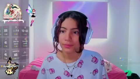 Snapshot of helia_n_amy chatting on December 2025 05:51:02 PM Helia Transfem and Amy online show from December 2025 05:51:02 PM