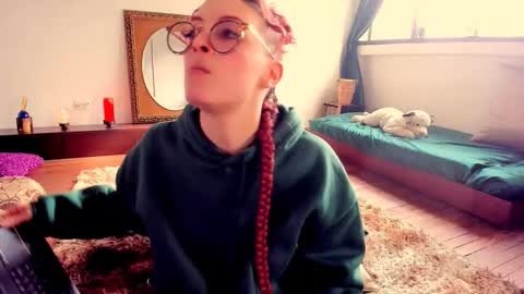 Heliconia online show from December 2025 07:53:02 PM