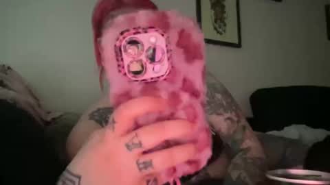 Snapshot of hell0kittyblood chatting on February 2025 09:09:01 PM Bunnie Rotz online show from February 2025 09:09:01 PM