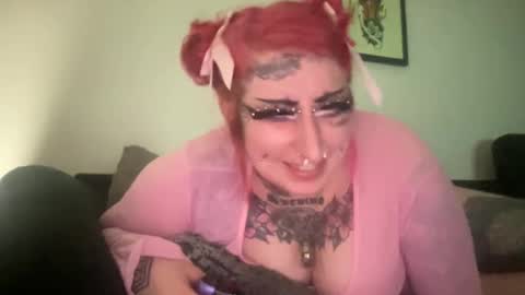 Snapshot of hell0kittyblood chatting on February 2025 01:24:01 AM Bunnie Rotz online show from February 2025 01:24:01 AM