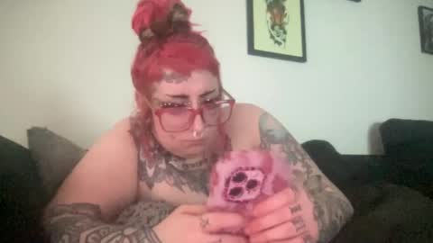 Snapshot of hell0kittyblood chatting on February 2025 04:13:02 PM Bunnie Rotz online show from February 2025 04:13:02 PM