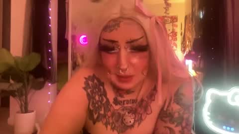 Snapshot of hell0kittyblood chatting on February 2025 06:18:02 AM Bunnie Rotz online show from February 2025 06:18:02 AM