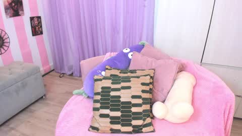 Laura online show from September 2025 03:34:01 AM