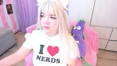 Laura online show from October 2025 05:27:01 AM