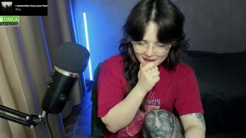 Red online show from November 2025 05:44:02 PM