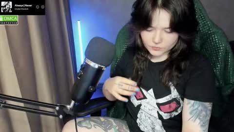 Red online show from March 2026 08:25:01 PM