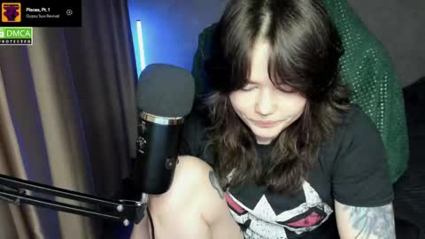 Snapshot of hell_hotline chatting on May 2026 06:49:02 PM Red online show from May 2026 06:49:02 PM