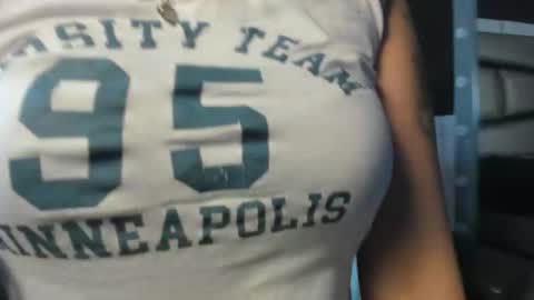 hellen__smith_ online show from November 2025 01:00:01 PM