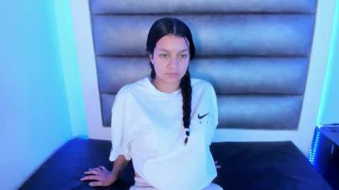 hellen__smith_ online show from March 2026 12:33:01 PM