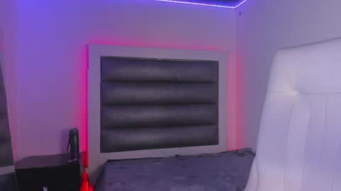 hellen__smith_ online show from May 2026 01:47:02 AM