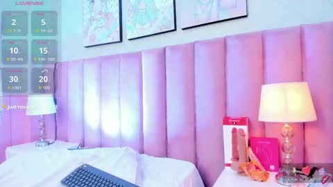 Snapshot of hellencute18_ chatting on May 2026 02:03:01 PM online show from May 2026 02:03:01 PM