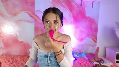 Snapshot of hellengp chatting on June 2026 10:19:02 PM Hellen lopez online show from June 2026 10:19:02 PM