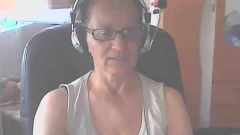 hellenmarie online show from September 2025 10:25:02 AM