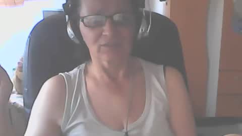 hellenmarie online show from September 2025 09:54:01 AM