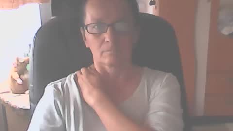 hellenmarie online show from September 2025 10:41:01 AM