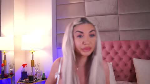 Snapshot of hellenroyy chatting on March 2026 04:49:02 AM hellenroyy online show from March 2026 04:49:02 AM