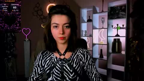 Helli online show from November 2025 08:36:02 PM