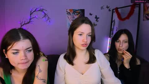 Snapshot of helli_belli chatting on December 2025 08:38:02 PM Helli online show from December 2025 08:38:02 PM