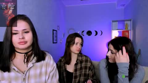 Snapshot of helli_belli chatting on December 2025 08:27:02 PM Helli online show from December 2025 08:27:02 PM