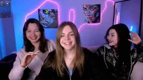 Snapshot of helli_belli chatting on February 2026 08:18:01 PM Helli online show from February 2026 08:18:01 PM