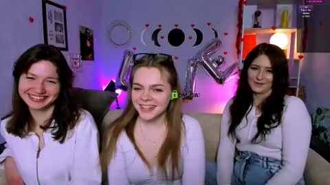 Snapshot of helli_belli chatting on February 2026 08:15:01 PM Helli online show from February 2026 08:15:01 PM