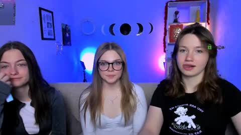 Helli online show from April 2026 07:30:02 PM